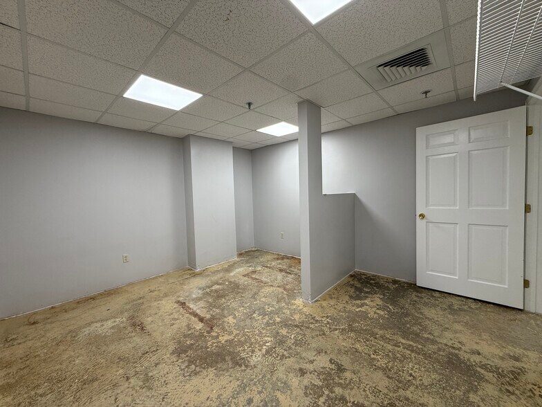 More Photos Of 694 Main St, Holden Office For Lease