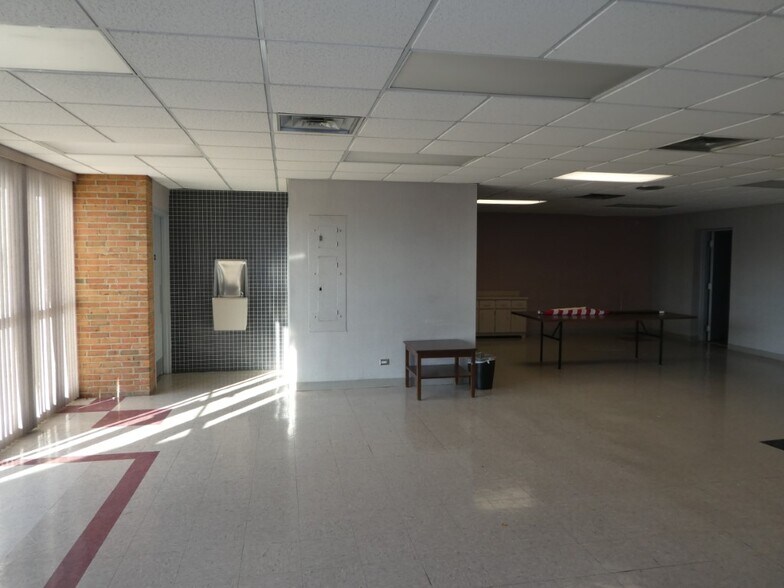 More Photos Of 10225 Chapman Hwy, Seymour Medical For Lease