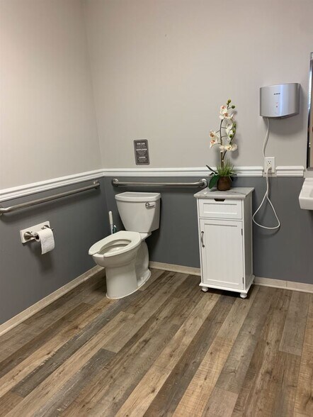 More Photos Of 9681 Gladiolus Dr, Fort Myers Office For Lease