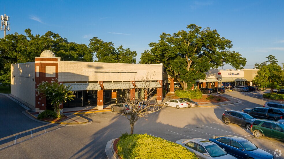 More Photos Of 4719 New Centre Dr, Wilmington General Retail For Lease