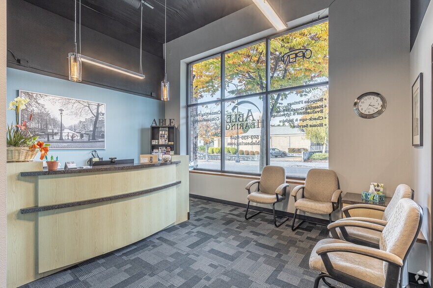 More Photos Of 512-514 7th St, Oregon City Medical For Sale