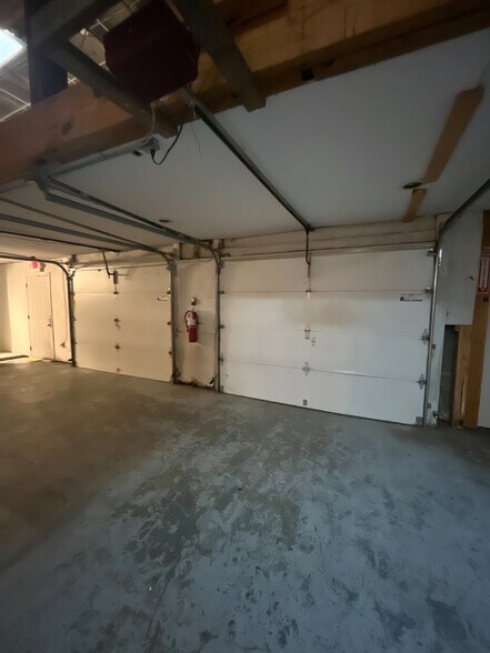 More Photos Of 106 Free Hill Rd, Hendersonville Warehouse For Lease