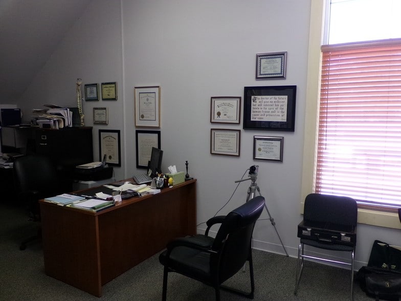 More Photos Of 171 Daniel Webster Hwy, Belmont Storefront Retail Office For Lease