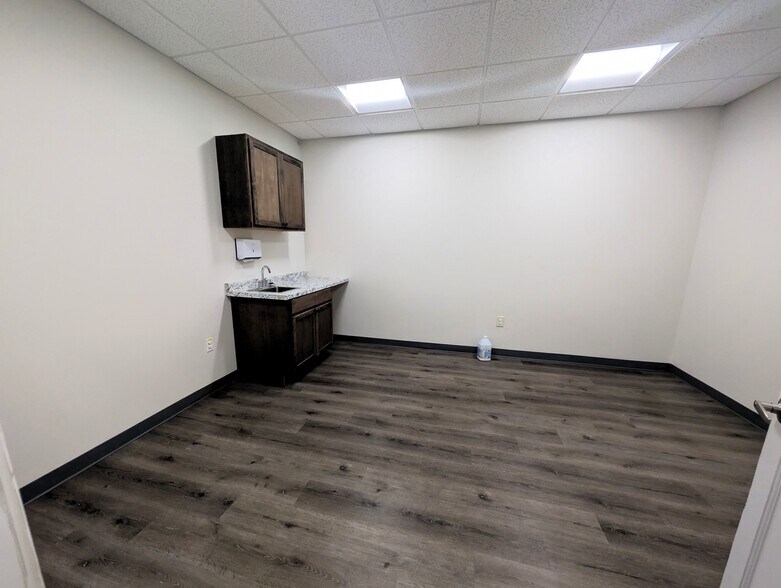More Photos Of 2804 E Race Ave, Searcy Healthcare For Sale
