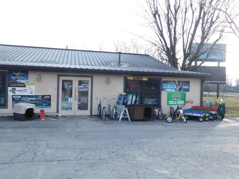 More Photos Of 2086 E US Highway 36, Rockville Convenience Store For Sale