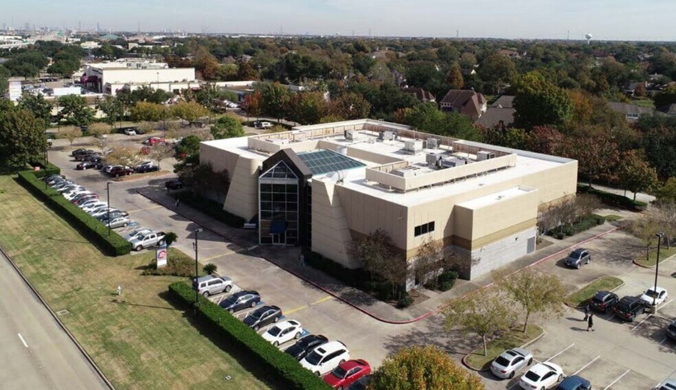 More Photos Of 14111 Southwest Fwy, Sugar Land Health Club For Lease