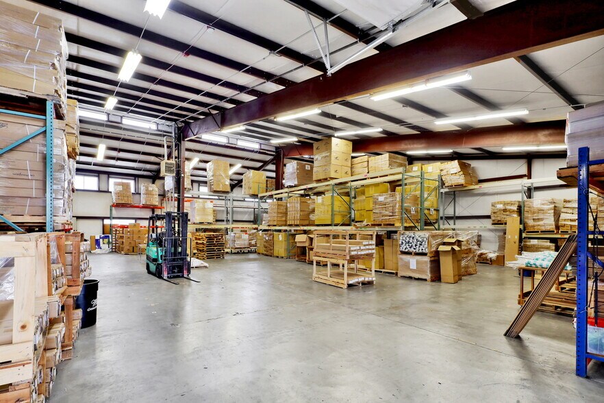 More Photos Of 2222 Queen St, Bellingham Warehouse For Lease