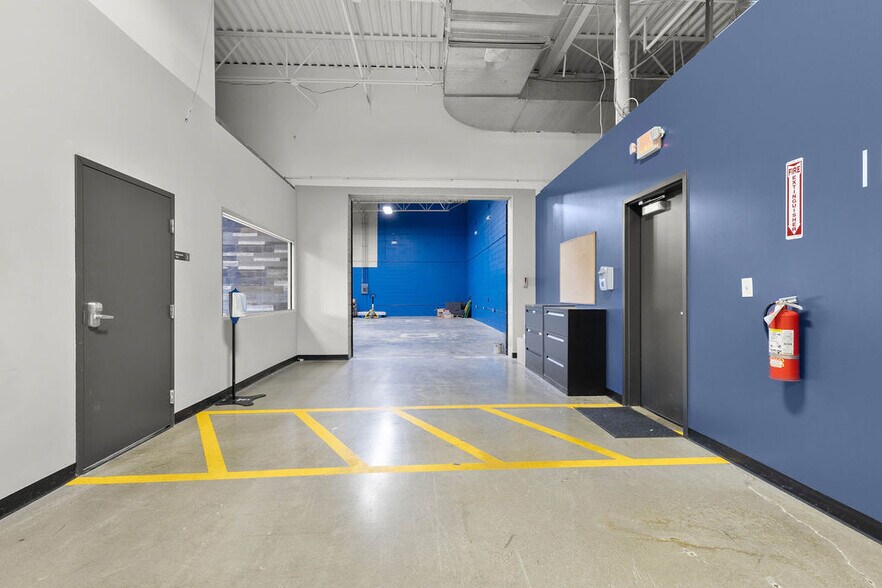 More Photos Of 3051 Delta Marine Dr, Reynoldsburg Light Manufacturing For Sale