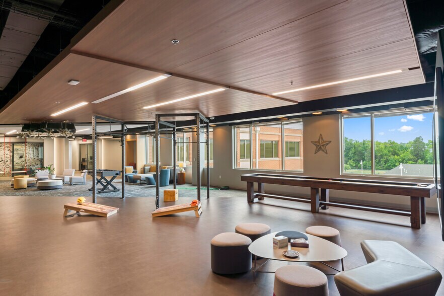 More Photos Of 1602 Village Market Blvd SE, Leesburg Office For Lease