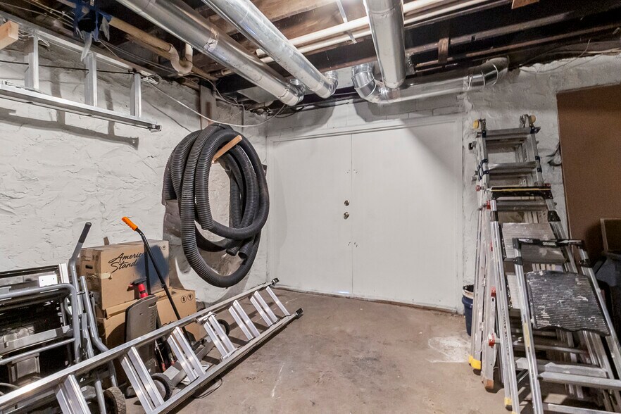 More Photos Of 1119-1123 Merriam Ln, Kansas City Office For Sale