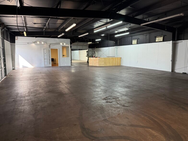 More Photos Of 400 Westbrook Ct, Spartanburg Service For Lease