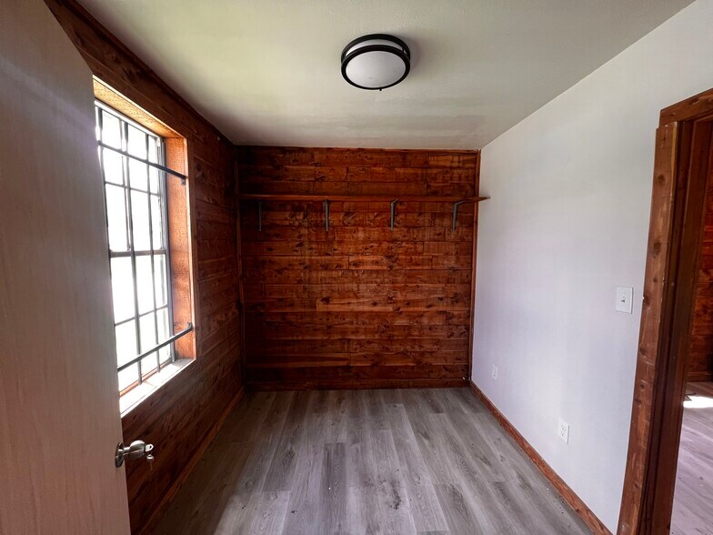 More Photos Of 11950 Alief Clodine Rd, Houston Light Distribution For Lease