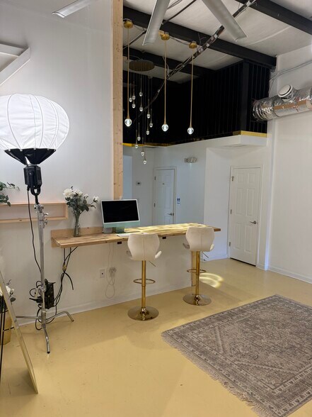 More Photos Of 1051 Johnnie Dodds Blvd, Mount Pleasant Medical For Lease