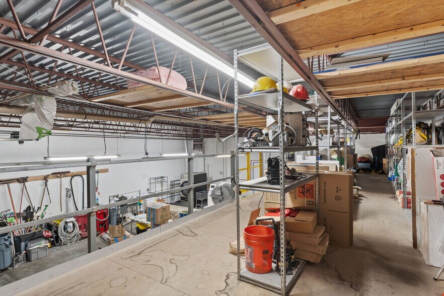 More Photos Of 850 E Industrial Park Dr, Manchester Industrial For Sale