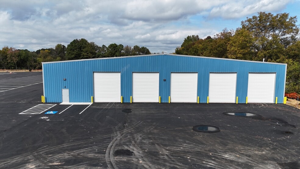 More Photos Of 1696 Joy Lake Rd, Lake City Service For Lease