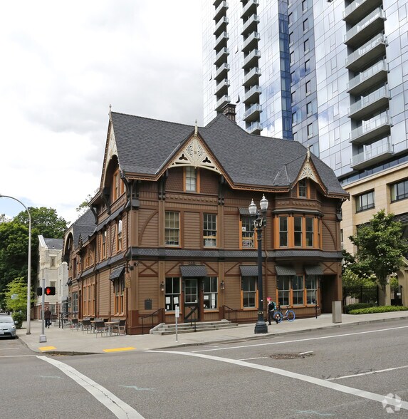 More Photos Of 1331 SW Broadway St, Portland Restaurant For Sale