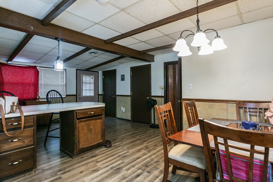 More Photos Of 105 S Jefferson St, Millstadt Storefront For Sale