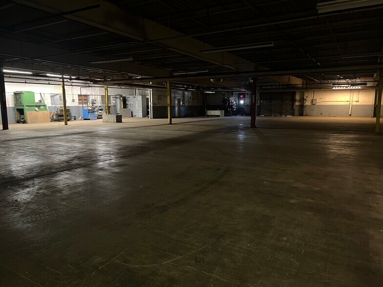 More Photos Of 44-49 Venner Rd, Amsterdam Manufacturing For Lease