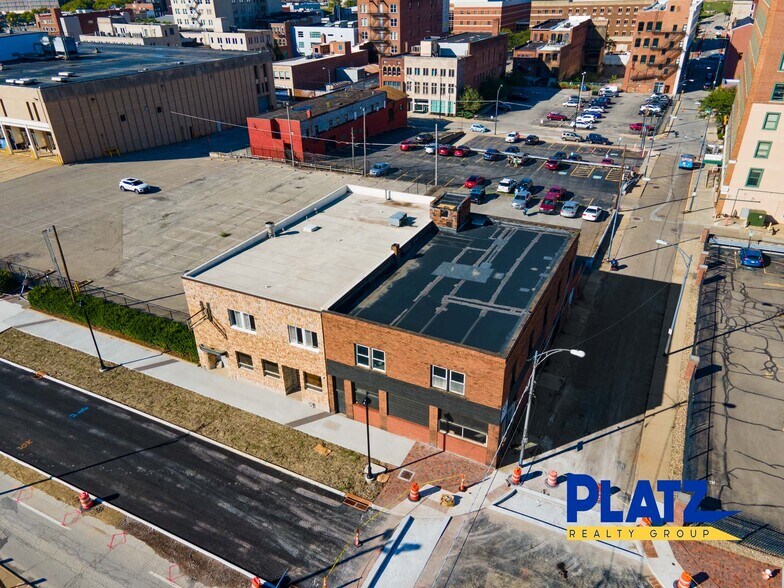 More Photos Of 208 W Front St, Youngstown Bar For Lease