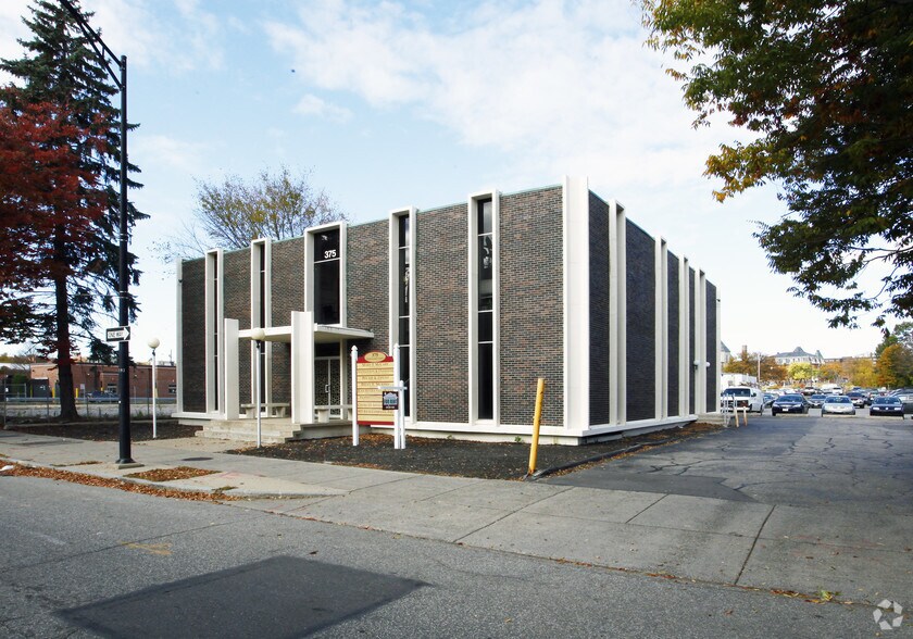 More Photos Of 375 Common St, Lawrence Office For Lease