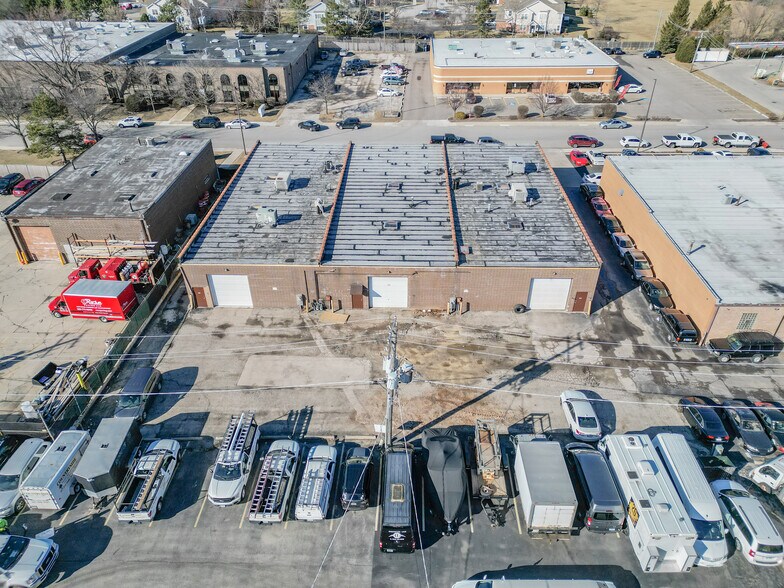 More Photos Of 1541-1543 Bourbon Pky, Streamwood Light Distribution For Lease