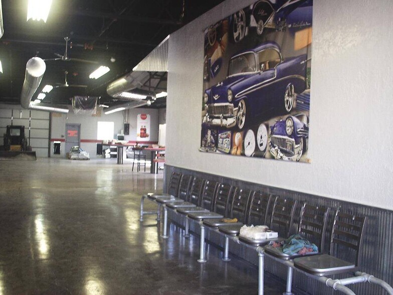 More Photos Of 206 NW Dearborn Ave, Lawton Restaurant For Sale