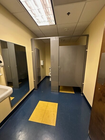 More Photos Of 5 Pruyn's Island Dr, Glens Falls Unknown For Lease