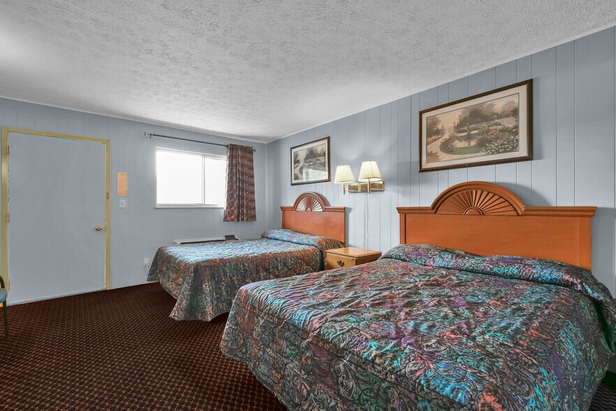 More Photos Of 1342 Hebron Rd, Heath Hotel For Sale