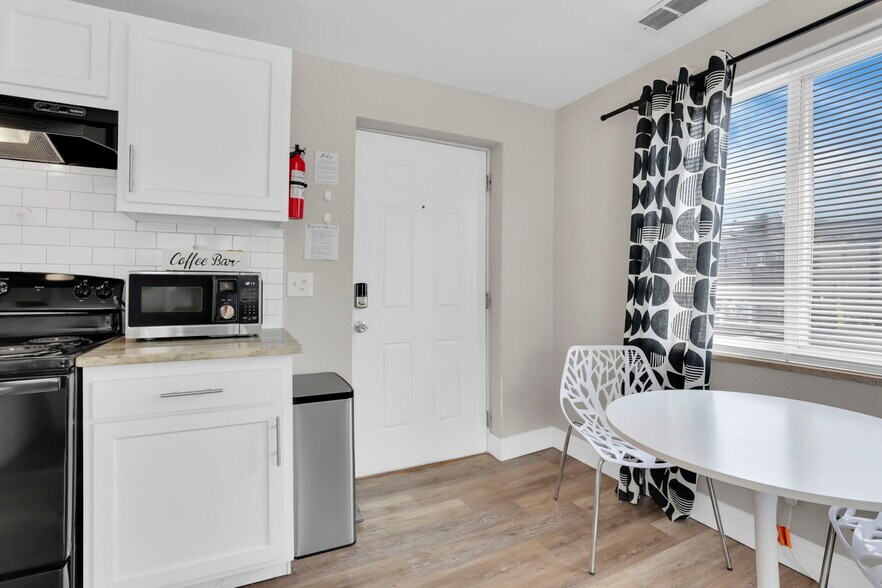 More Photos Of 27 W 8th Ave, Columbus Apartments For Sale