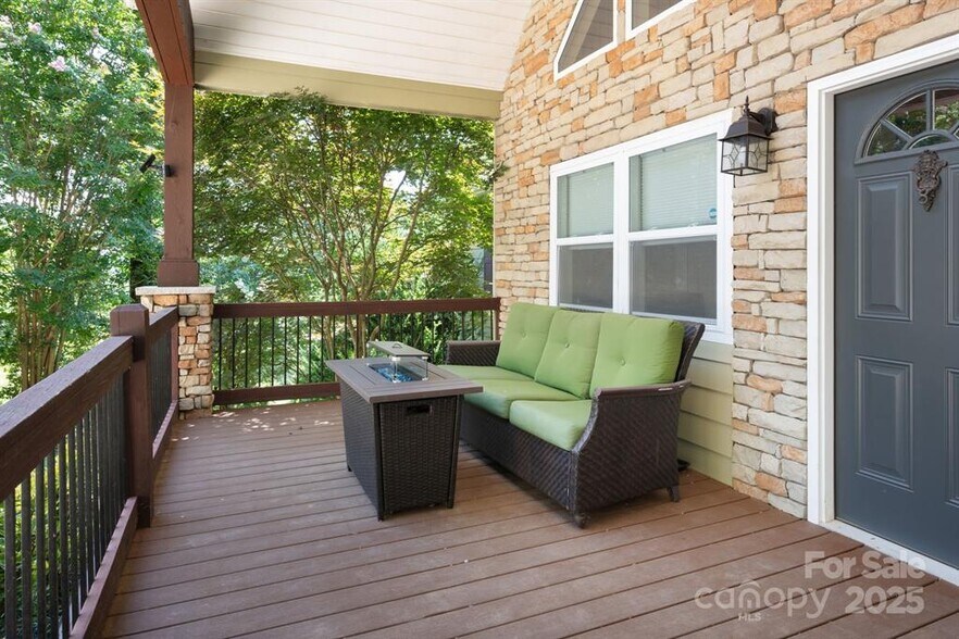 More Photos Of 127 Deer Hill Ln, Weaverville Specialty For Sale