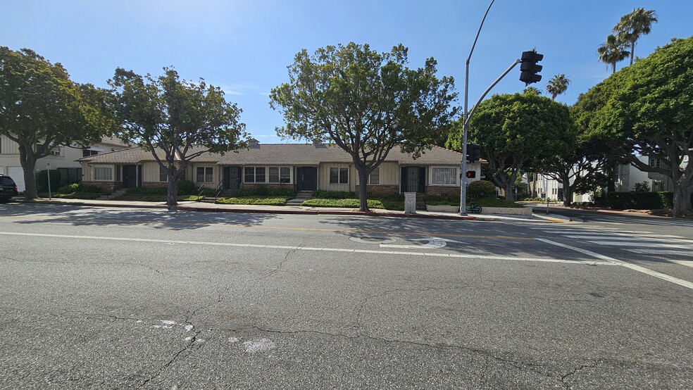 Primary Photo Of 2002-2012 Montana Ave, Santa Monica Apartments For Sale