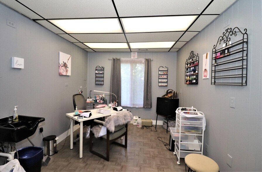 More Photos Of 954 W North Bend Rd, Cincinnati Office For Lease