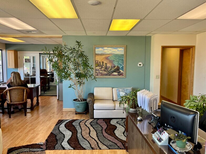 More Photos Of 1490 Commercial St, Astoria Office For Lease