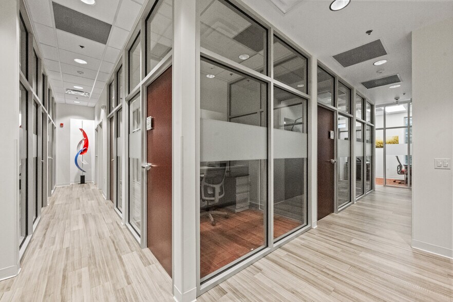 More Photos Of 6000 Metrowest Blvd, Orlando Coworking Space