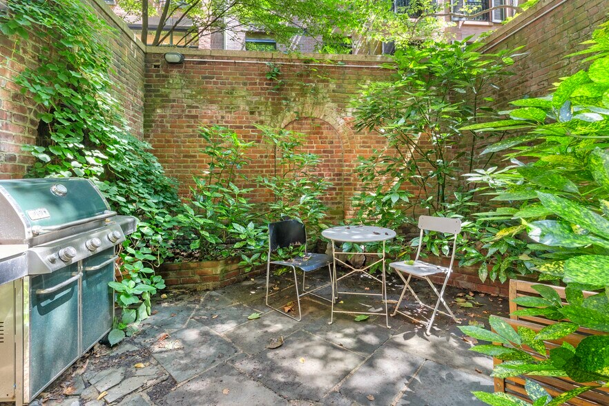 More Photos Of 33 W Ninth St, New York Apartments For Sale