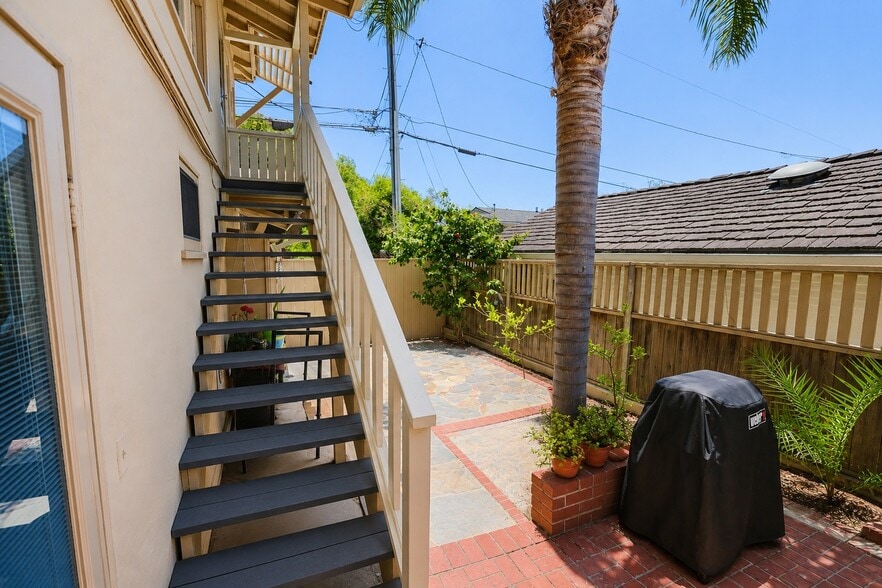More Photos Of 379 Aster St, Laguna Beach Apartments For Sale