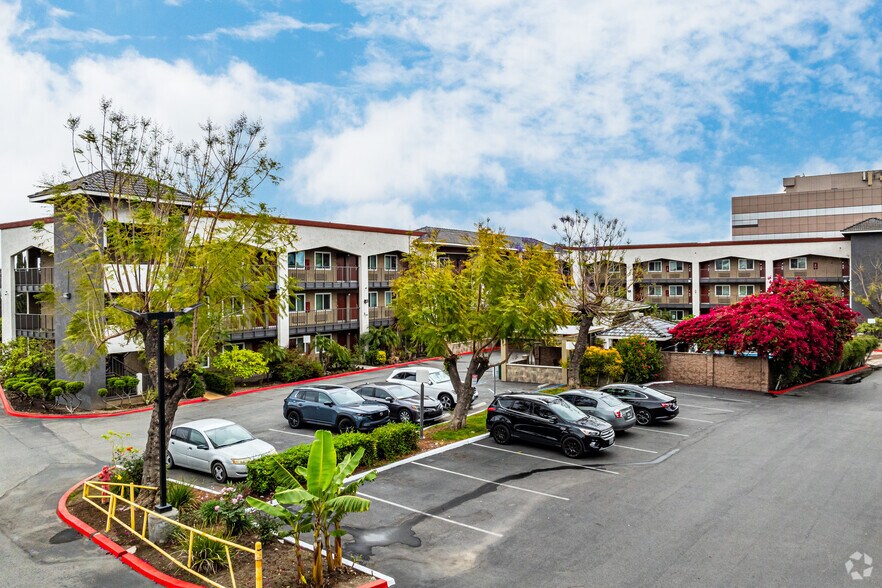 Primary Photo Of 514 N Vineyard Ave, Ontario Hotel For Sale