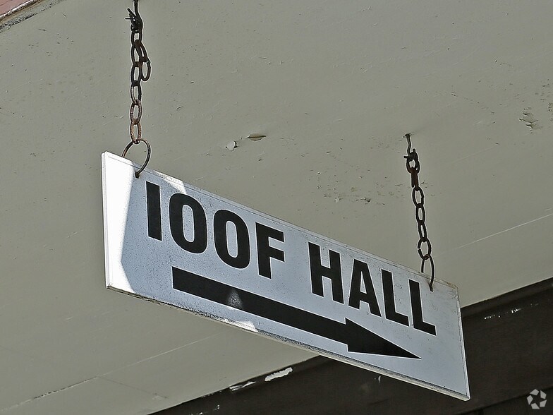 More Photos Of 7726-7730 Edmonds St, Burnaby Storefront Retail Office For Sale