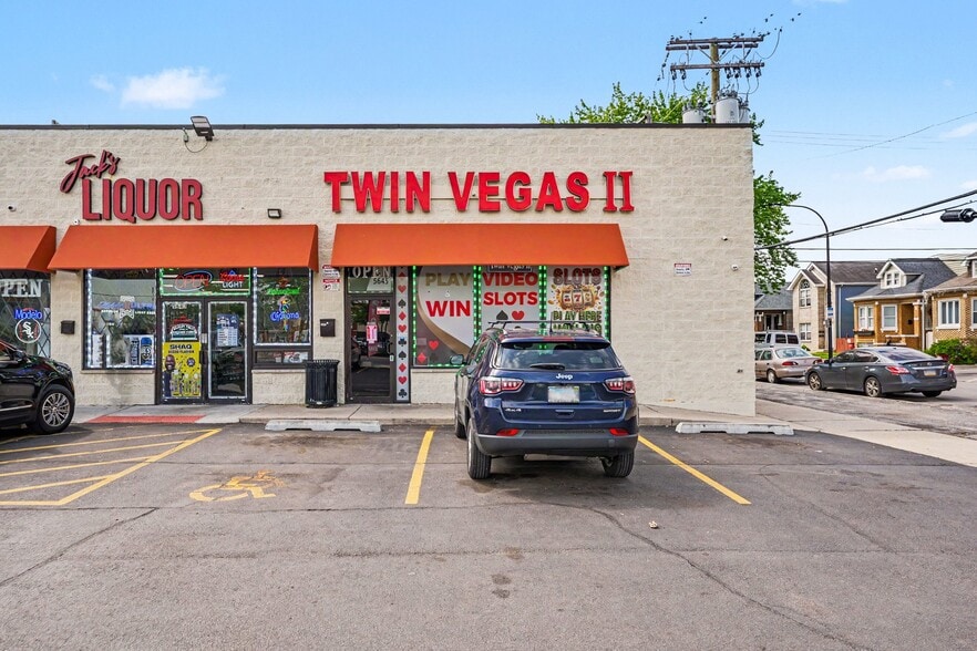 More Photos Of 5633-5647 W Roosevelt Rd, Cicero Freestanding For Sale