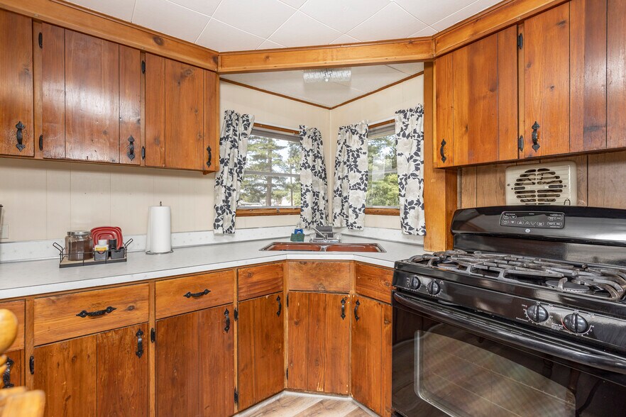 More Photos Of 6100 M-68 Hwy, Indian River Hotel For Sale