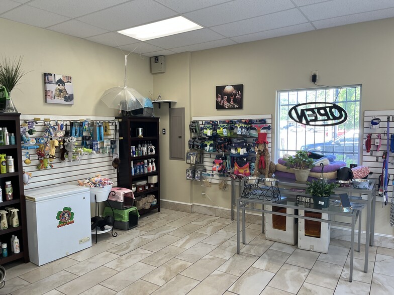 More Photos Of 1343 Lane Ave S, Jacksonville Veterinarian Kennel For Sale