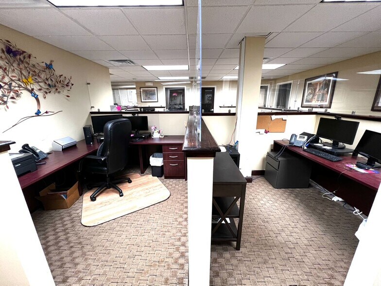 More Photos Of 225 Gordons Corner Rd, Manalapan Township Medical For Lease