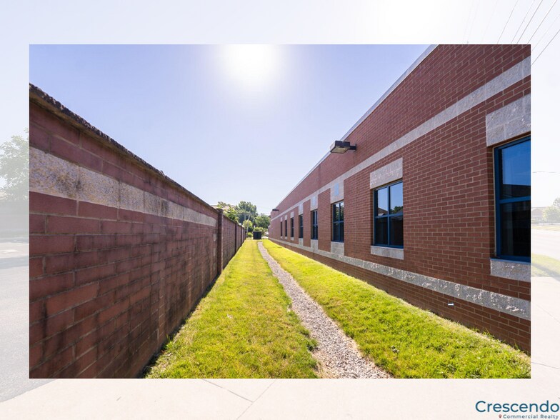 More Photos Of 15900 Snow Rd, Brook Park Medical For Lease