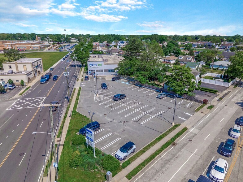 Primary Photo Of 2260 Jerusalem Ave, Bellmore Drugstore For Lease