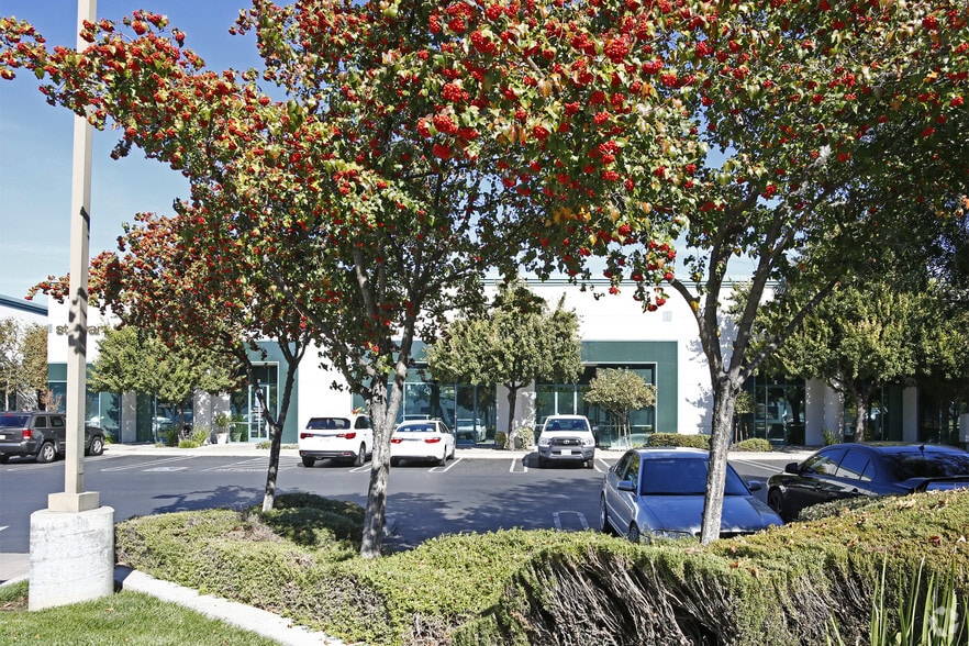 More Photos Of 131 Sand Creek Rd, Brentwood Research And Development For Lease