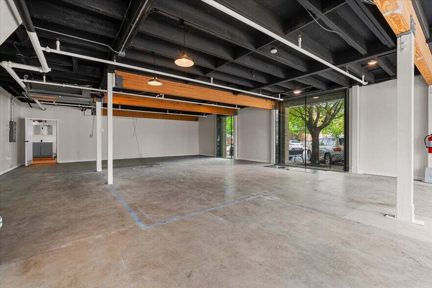 More Photos Of 117 East St, Hutto Loft Creative Space For Sale