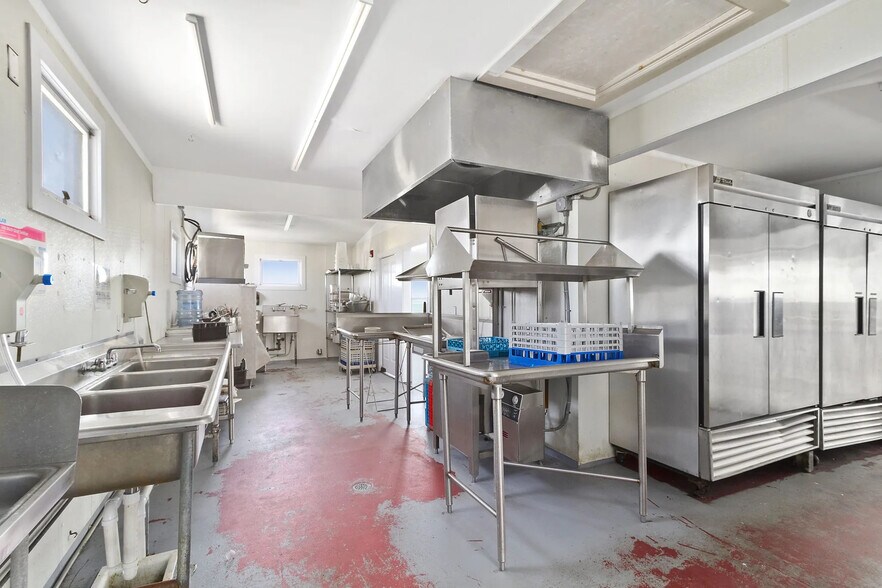 More Photos Of 363 Beach rd, Hampton Bays Restaurant For Lease