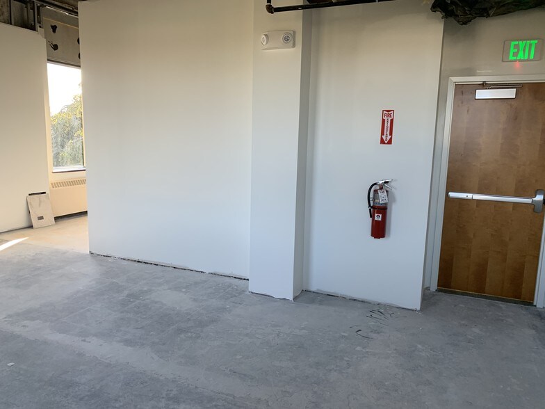 More Photos Of 4 Plaza Way, Fairhaven Bank For Lease