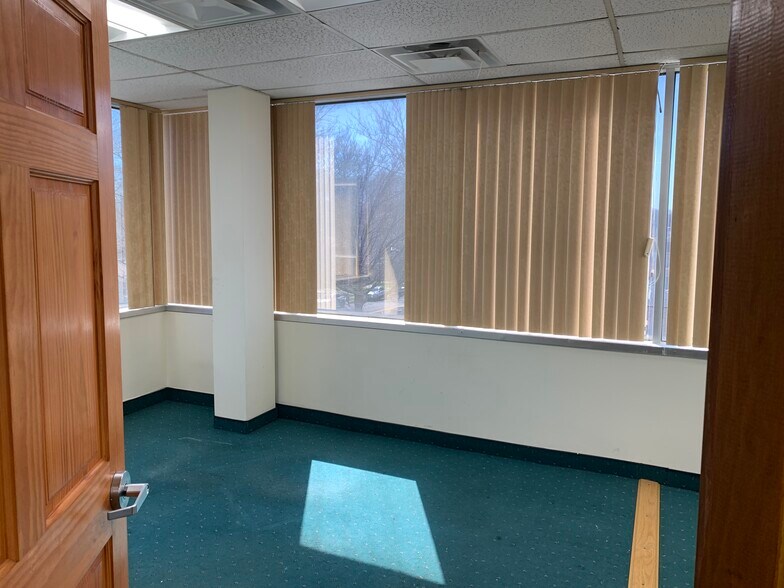 More Photos Of 21810-218-14 Northern Blvd, Bayside Medical For Lease