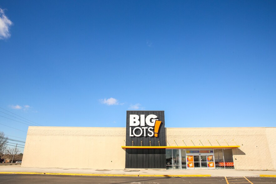 More Photos Of 1806 N Jackson St, Tullahoma Freestanding For Lease